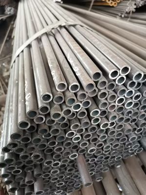 Tubo in acciaio senza saldatura 12m Tubo in acciaio al carbonio Laminato a caldo Tubo in ferro nero per uso strutturale