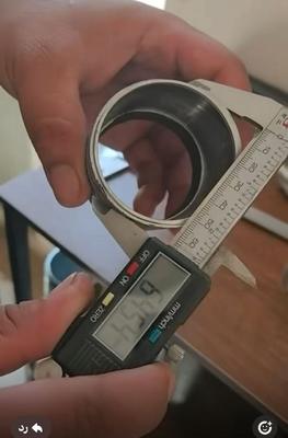 Dado regolabile per puntelli di sostegno e parti