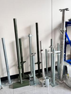 Martinetto a vite regolabile cavo per impalcature e costruzioni in acciaio per impieghi gravosi